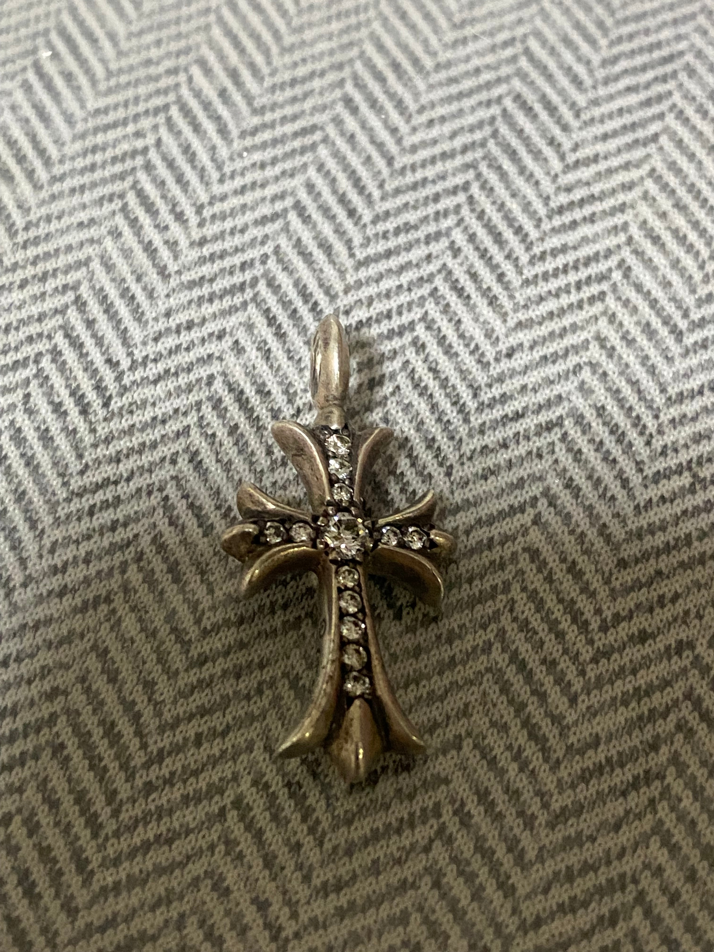 Chrome Hearts Tiny Cross Fat Pave Dimond Charm"Silver"