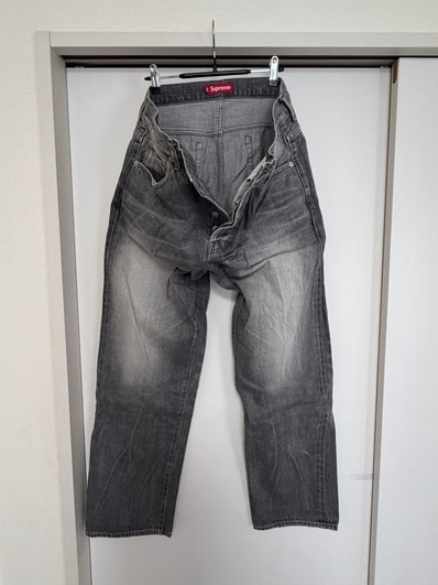 Supreme Distressed Loose Fit Selvedge Jean "Washed Grey" (25SS)