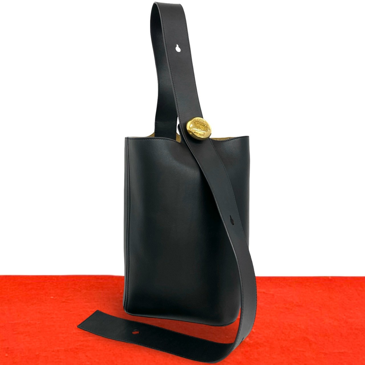 LOEWE ロエベ ぺプルバケット アナグラム ロゴ 金具 レザー ショルダーバッグ ブラック
198-3