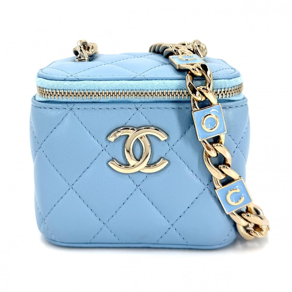 CHANEL シャネル ショルダーバッグ マトラッセ ミニバニティポーチ チェーンショルダー 肩掛け 斜め掛け ココマーク ラムスキン    ライトブルー ゴールド金具 レディース 美品【中古品】