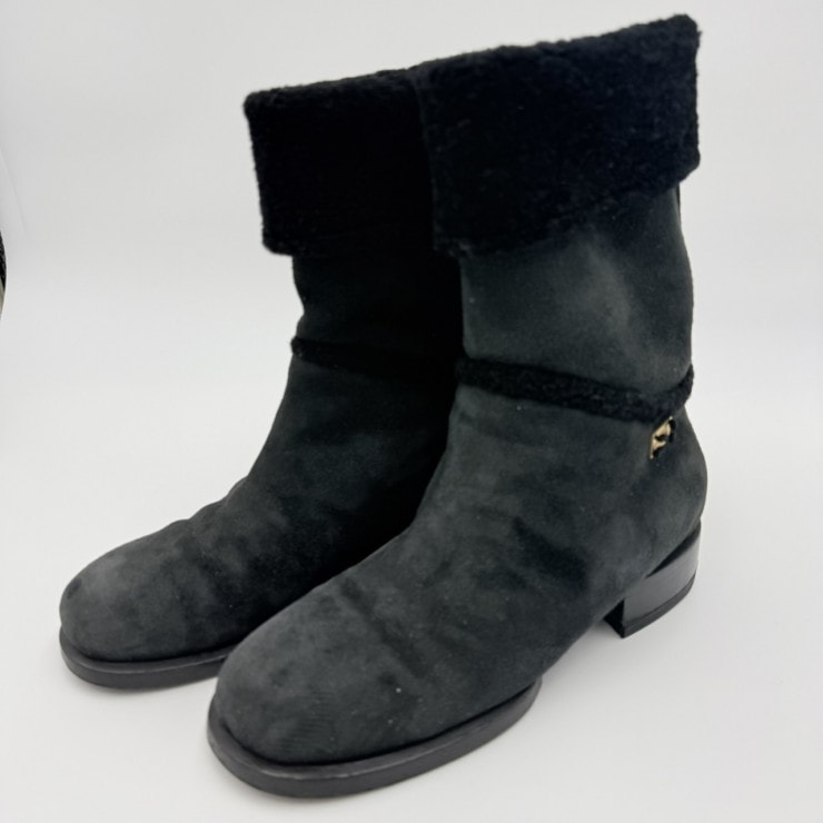 CHANEL(シャネル)ココマーク ムートン ショートブーツ ブラック スエード調 ゴールド金具 レディース 36C イタリア製【中古】