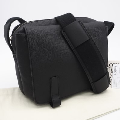 美品 LOEWE ロエベ アナグラム ミリタリー メッセンジャーバッグ XS B553A72X22 ショルダーバッグ ブラック グレインカーフレザー メンズ