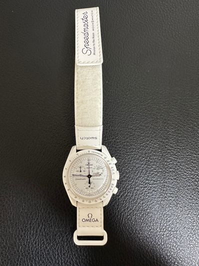 Snoopy x OMEGA x Swatch BIOCERAMIC MoonSwatch Mission To The Moonphase "White" SO33W700