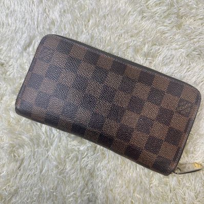 Louis Vuitton Zippy Wallet Damier