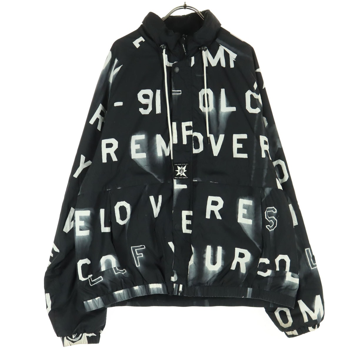 VOLCOM ボルコム 裏フリース アルファベットプリント 総柄 長袖 中綿 ジップジャケット M ブラック