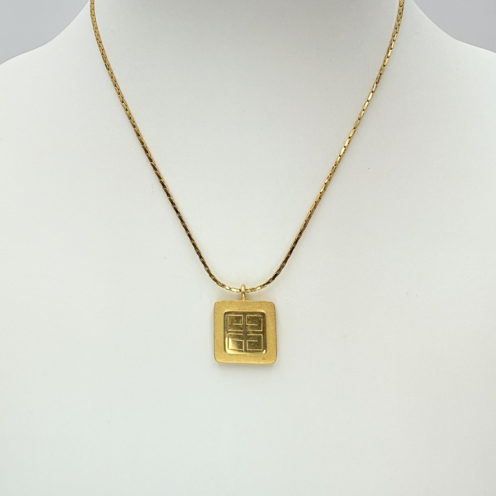 ジバンシィ ネックレス レディース