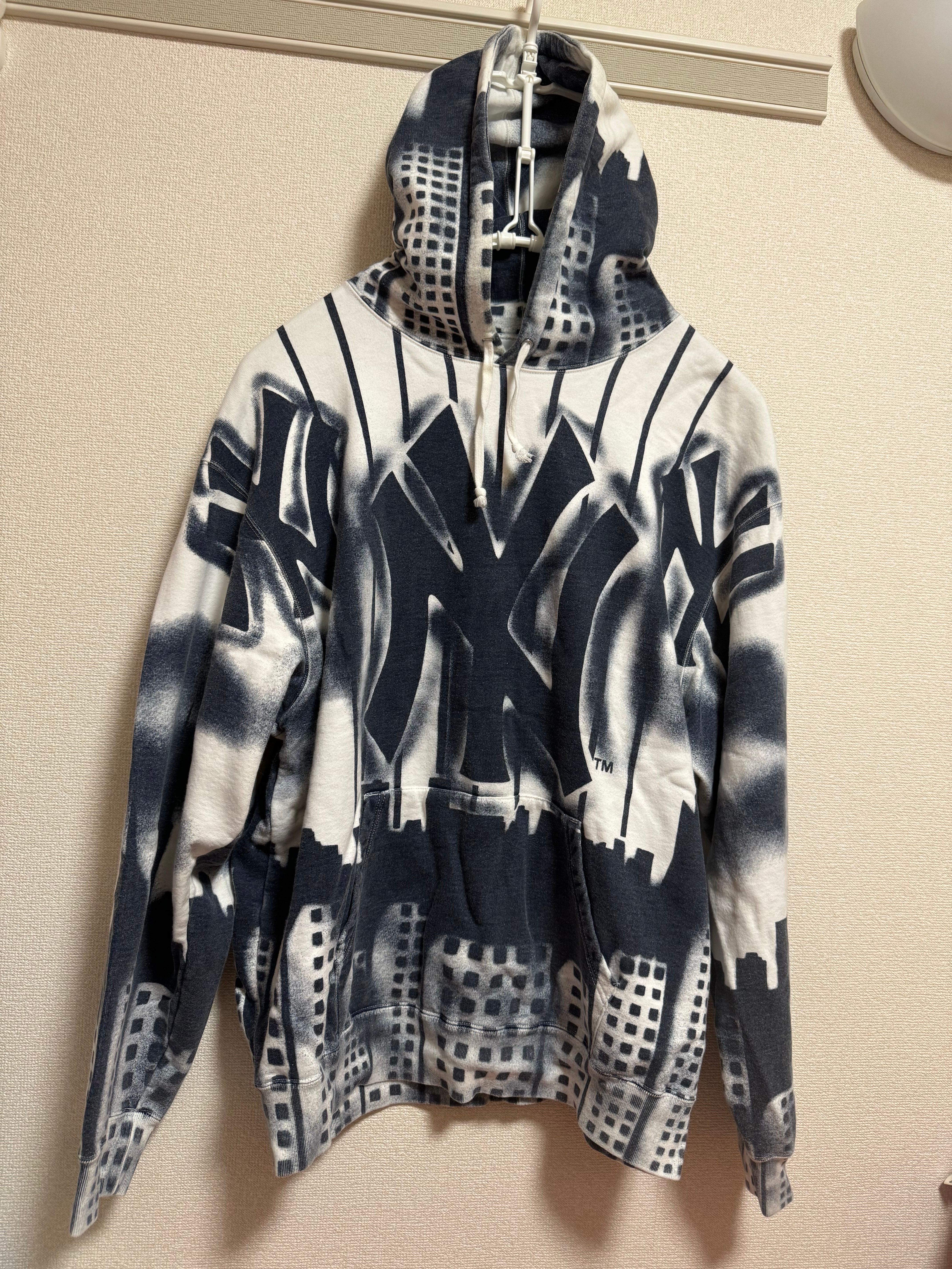 Supreme New York YankeesTM Airbrush Hooded Sweatshirt "White"