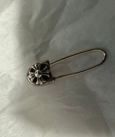 CHROME HEARTS 付属品完備 クロムハーツ 安全ピン ピアスシルバー925 (片耳用)