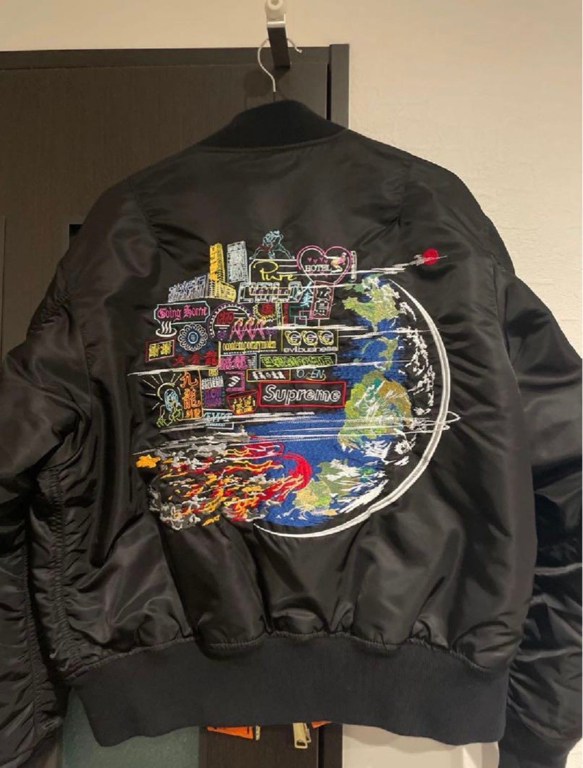 Supreme Globe MA-1 