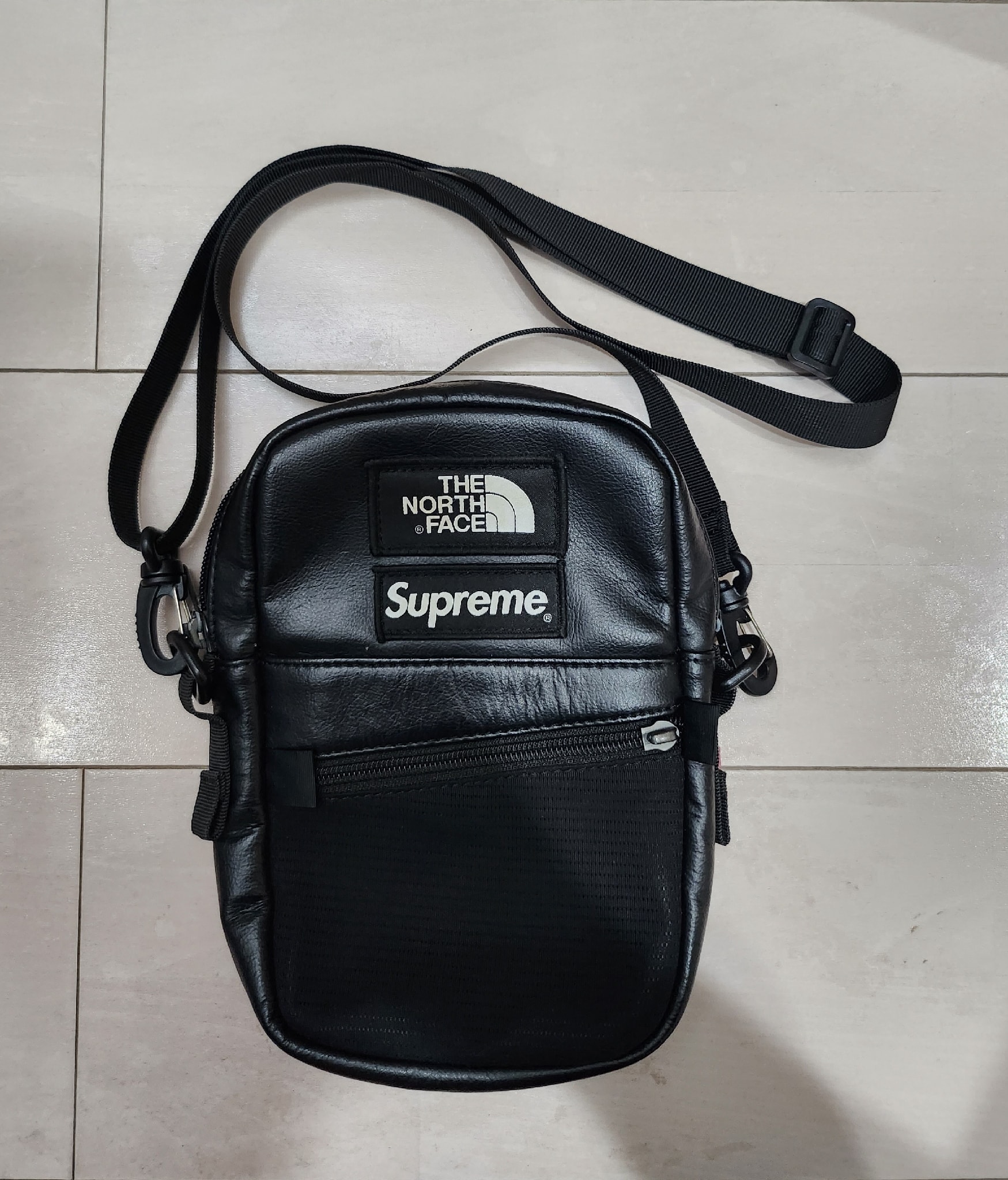 Supreme x The North Face Leather Shoulder Bag 