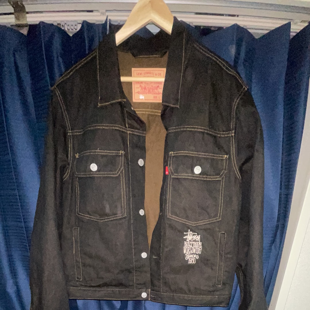 ステューシー x リーバイス クリスピー リンス トラッカー "ブラック/ブラウン"