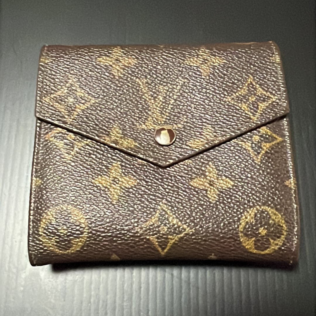 ルイ・ヴィトン二つ折り財布