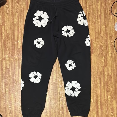 DENIM TEARS The Cotton Wreath Sweat Pants "Black"