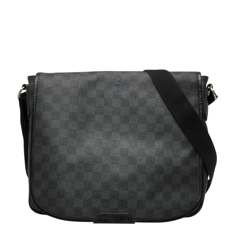 ルイ ヴィトン ダミエグラフィット ダニエルMM 斜め掛け ショルダーバッグ N58029 ブラック PVC レザー メンズ LOUIS VUITTON 【中古】