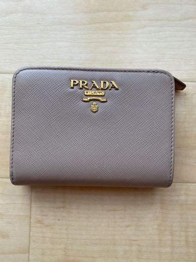 PRADA ラウンドコンパクト サフィアーノ 財布
