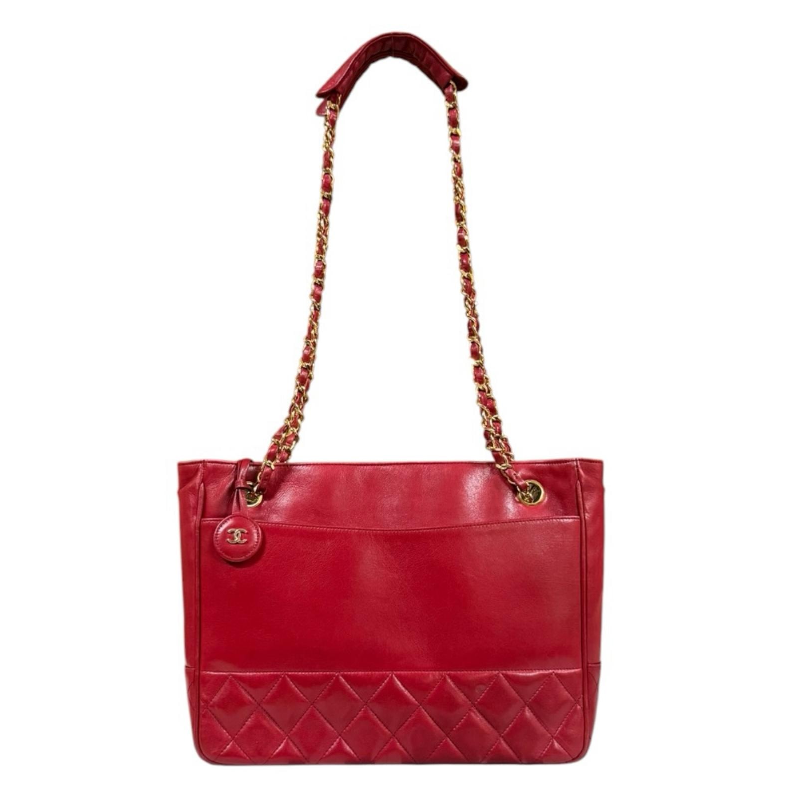 シャネル マトラッセ ショルダーバッグ レザー レッド レディース CHANEL  中古
