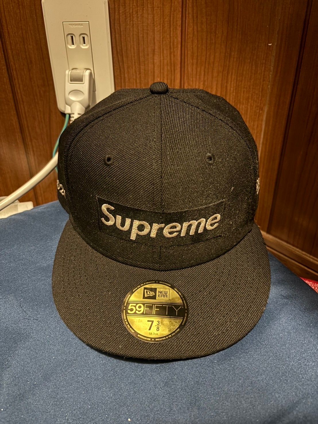 Supreme $1M Metallic Box Logo New Era® "Black"