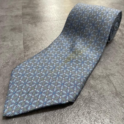 【HERMES】エルメス 幾何学柄ネクタイ シルク100% メンズ ブルー 青 水色 フランス製 ビジネス向け バイカラー
