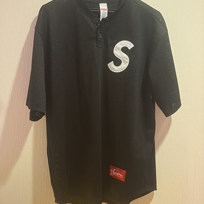 Supreme S Logo Baseball Henley "Black"