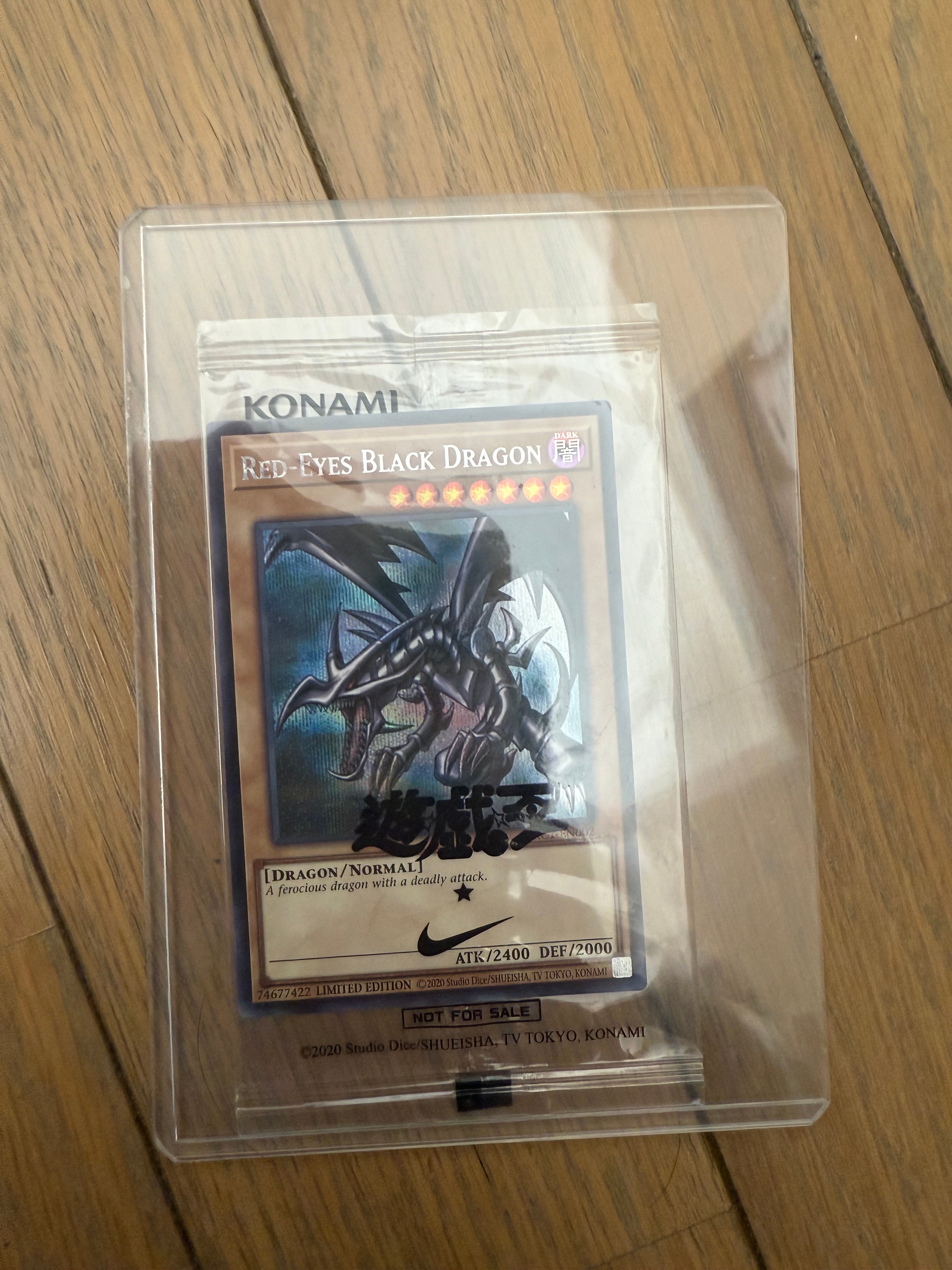 真紅眼の黒竜 SE [NKC1-EN002](遊戯王 x ナイキ エアーマックス 95 QS エアーマッスル House of Duel - 童実野町決闘遊戯館 限定プロモ) 