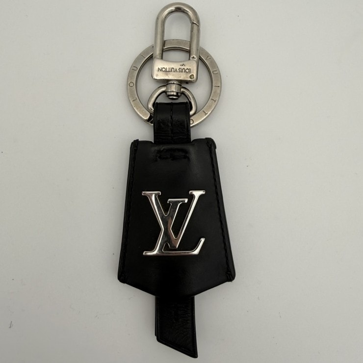 LOUIS VUITTON(ルイヴィトン) ポルト クレ・クロッシュ クレ キーホルダー ブラック レザー シルバー金具