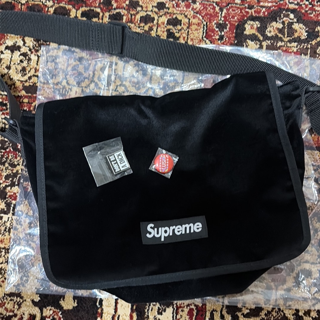 Supreme Velvet Small Messenger Bag "Black"