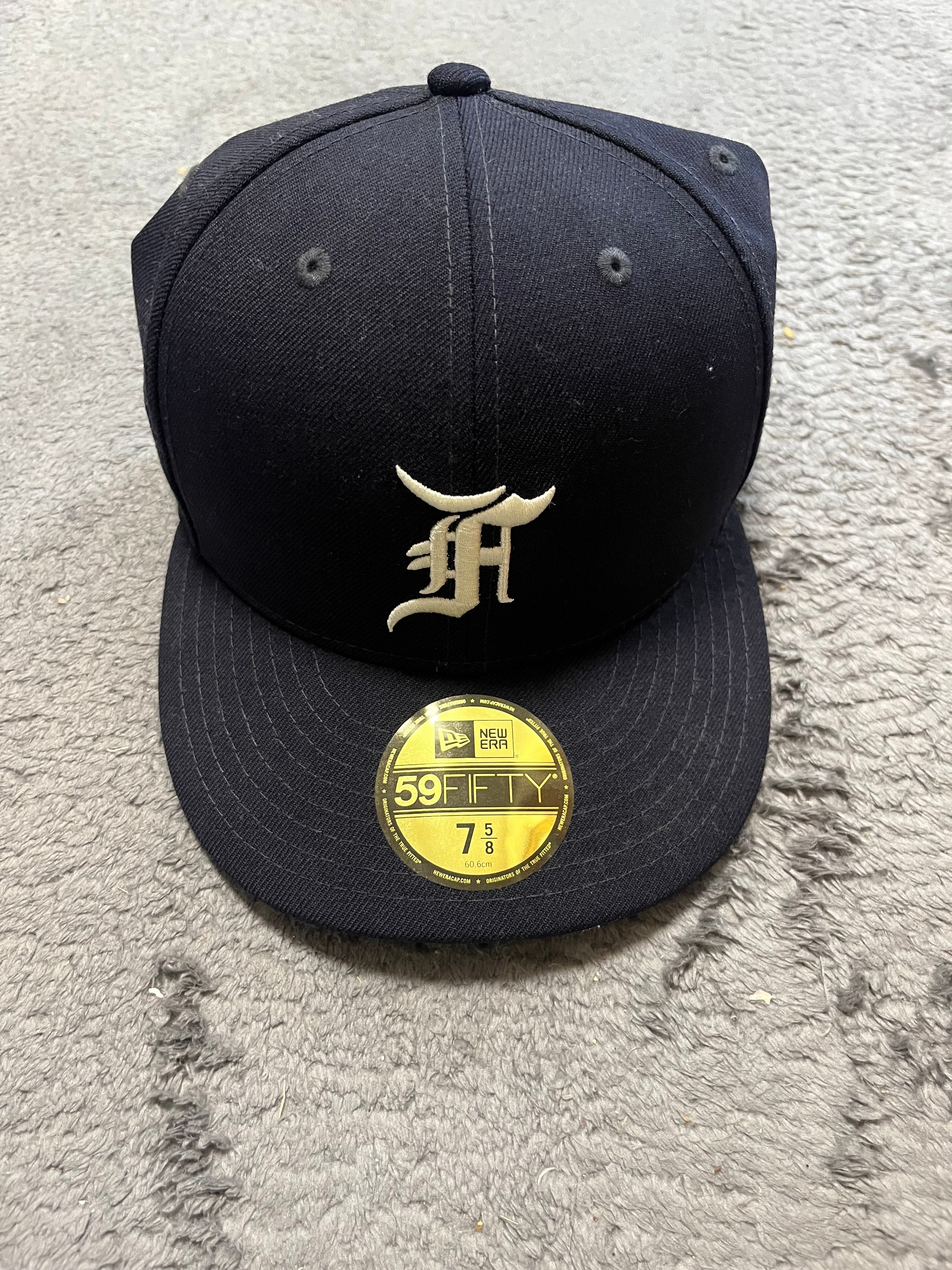 FEAR OF GOD ESSENTIALS New Era Fitted Cap (FW20) "Navy"