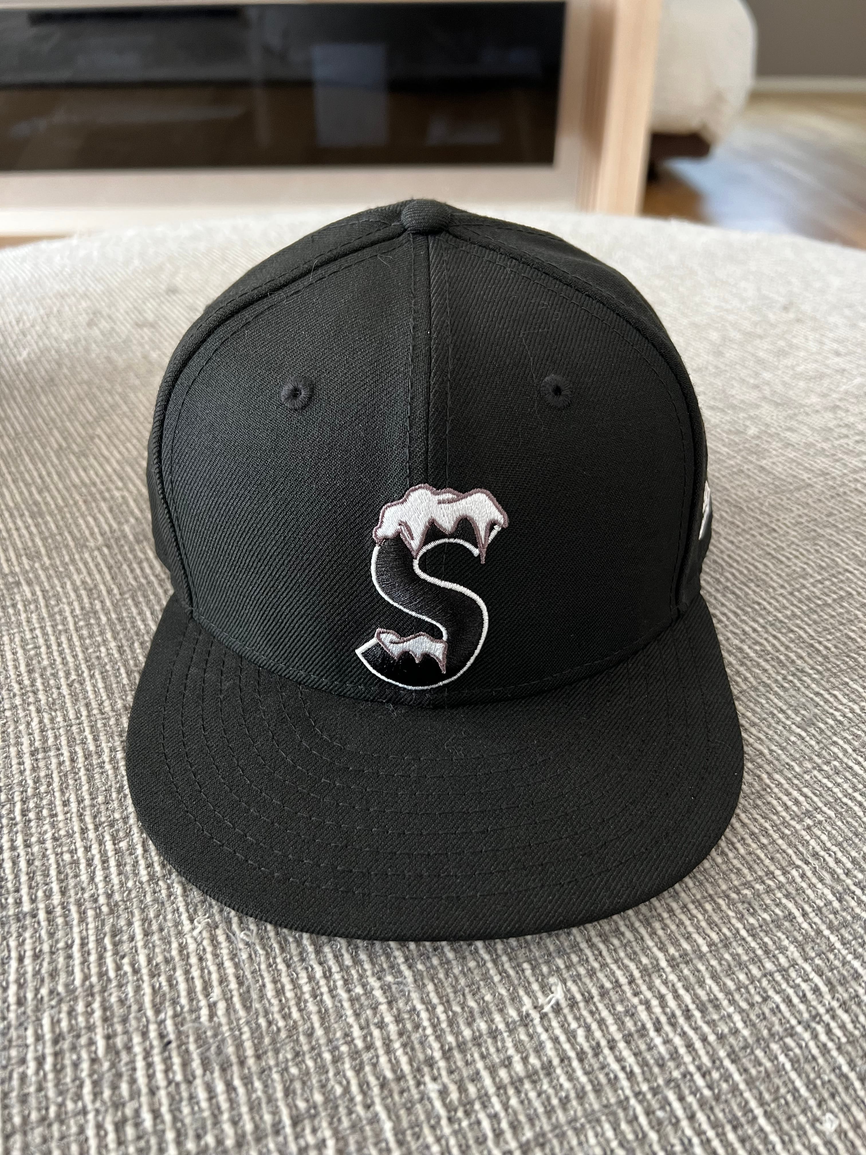 Supreme S Logo New Era® "Black" (20FW)