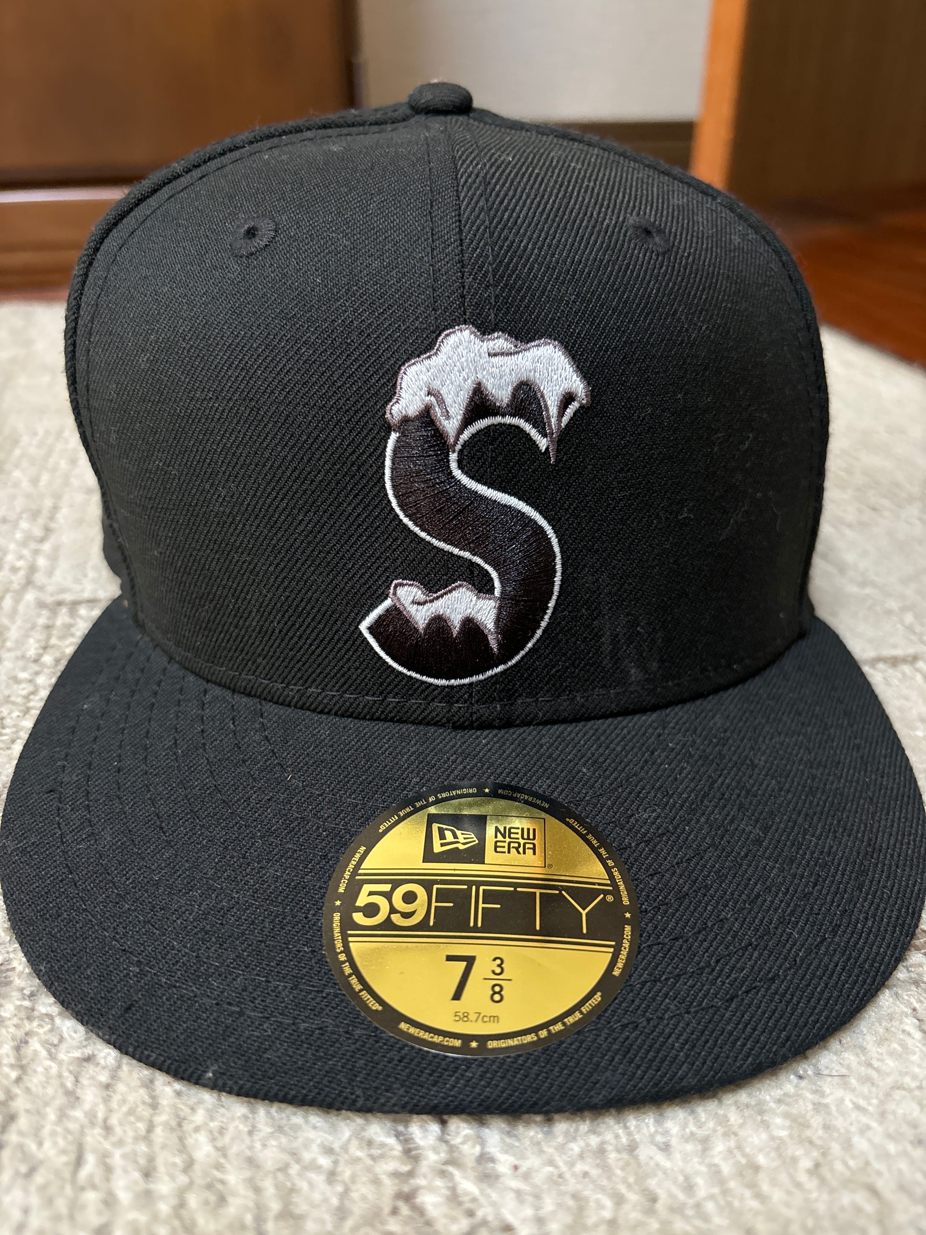 Supreme S Logo New Era® "Black" (20FW)