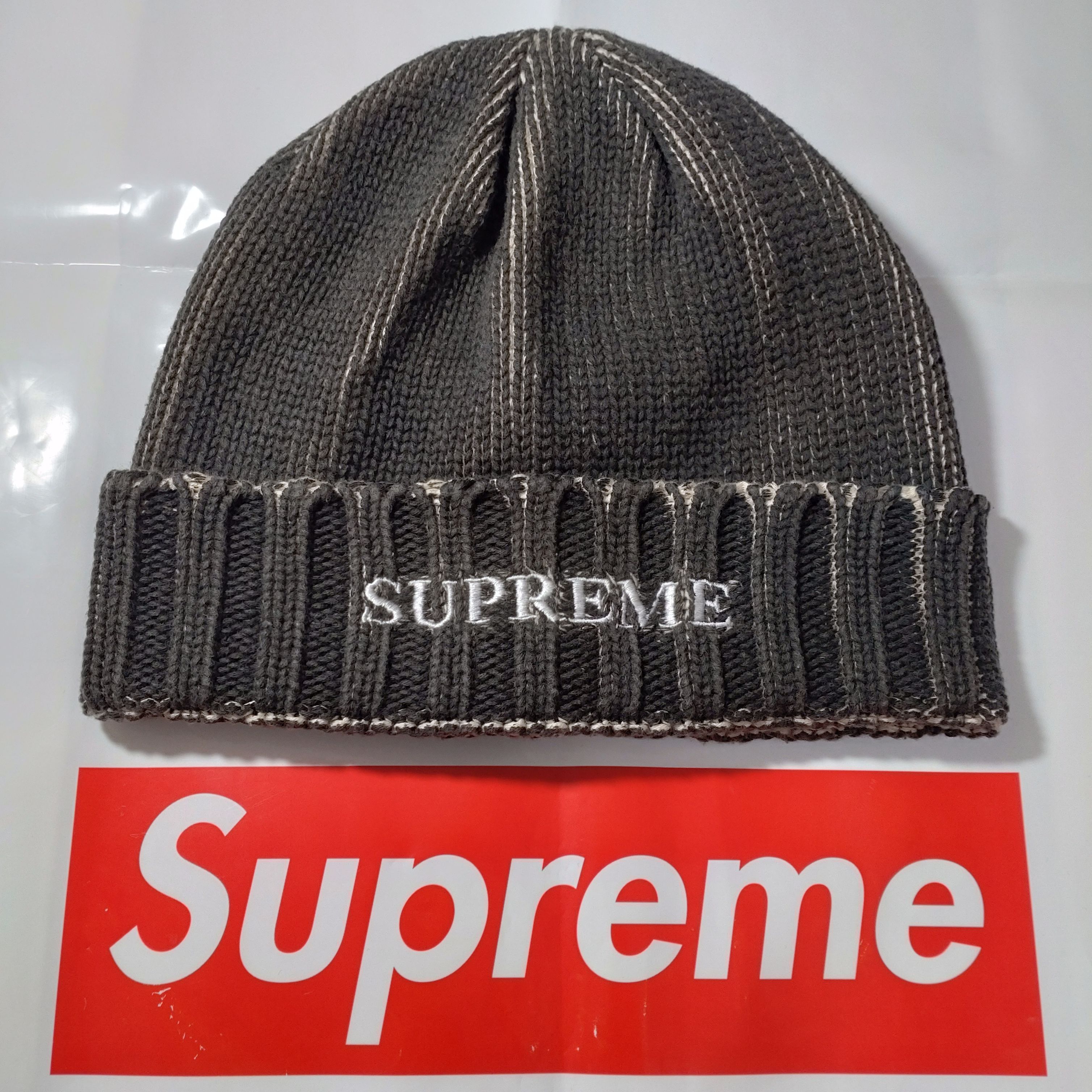 Supreme Overprint Beanie "Black"