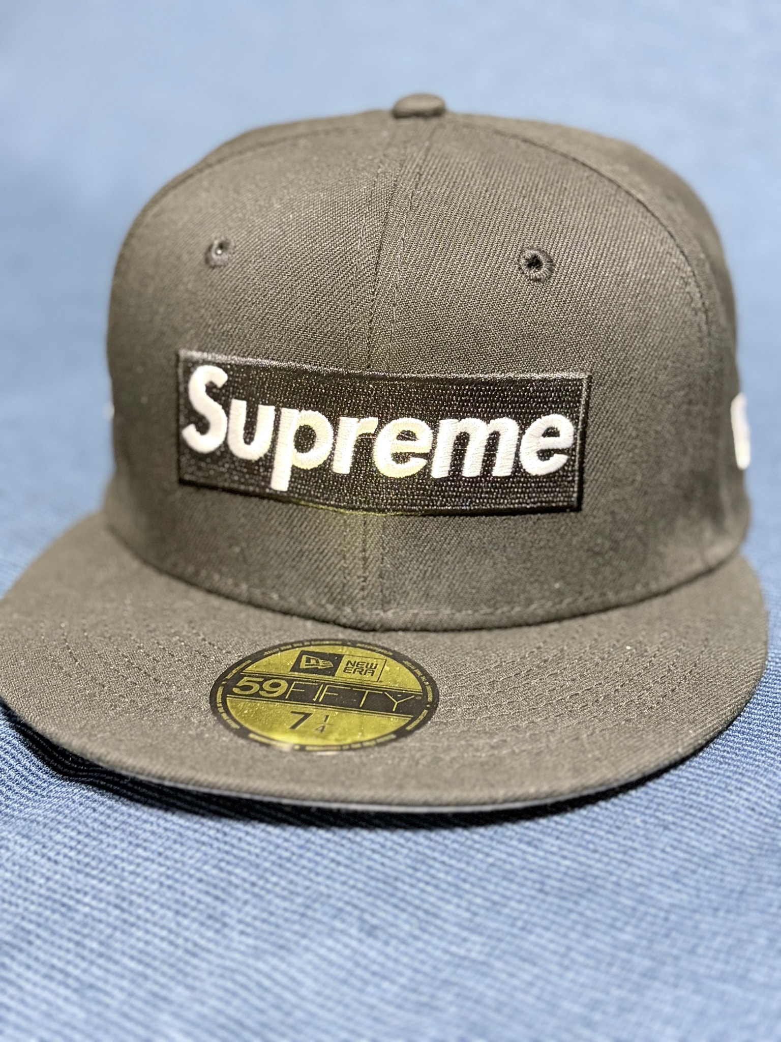 Supreme Money Box Logo New Era "Black"