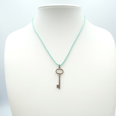 TIFFANY & CO.(ティファニー)オーバル キー ペンダント ネックレス シルバー ターコイズブルー コード レディース【中古】