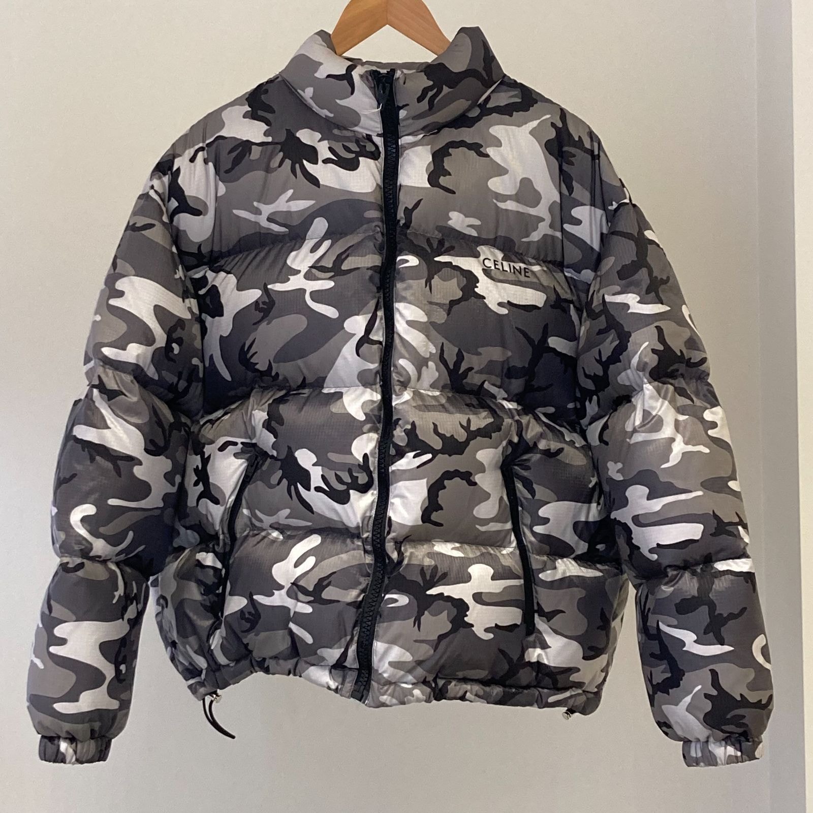 CELINE(セリーヌ) 22AW カモフラ総柄 ダウンジャケット 2W771153Q サイズ50 グレー