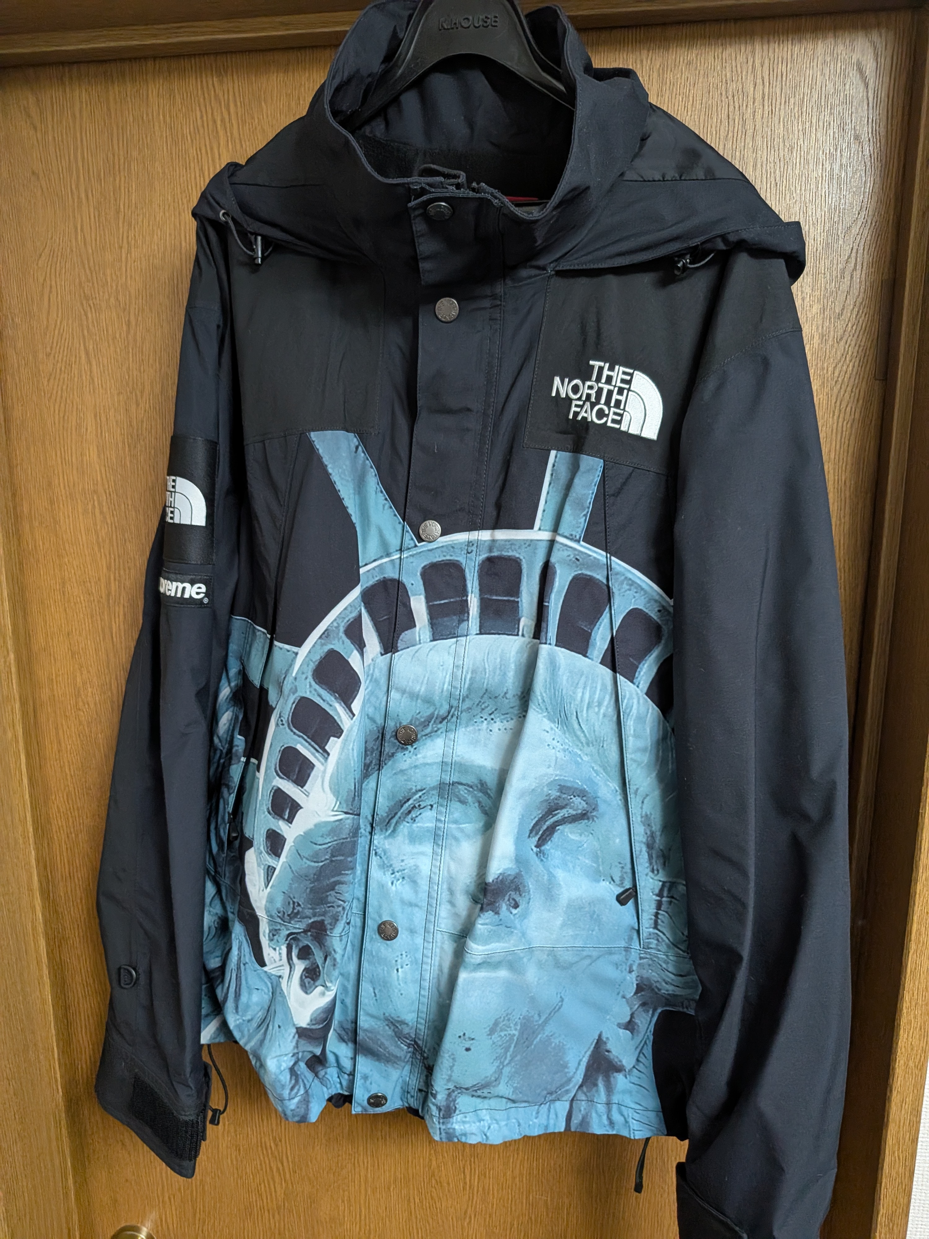 Supreme x The North Face Statue of Liberty Mountain Jacket "Black"