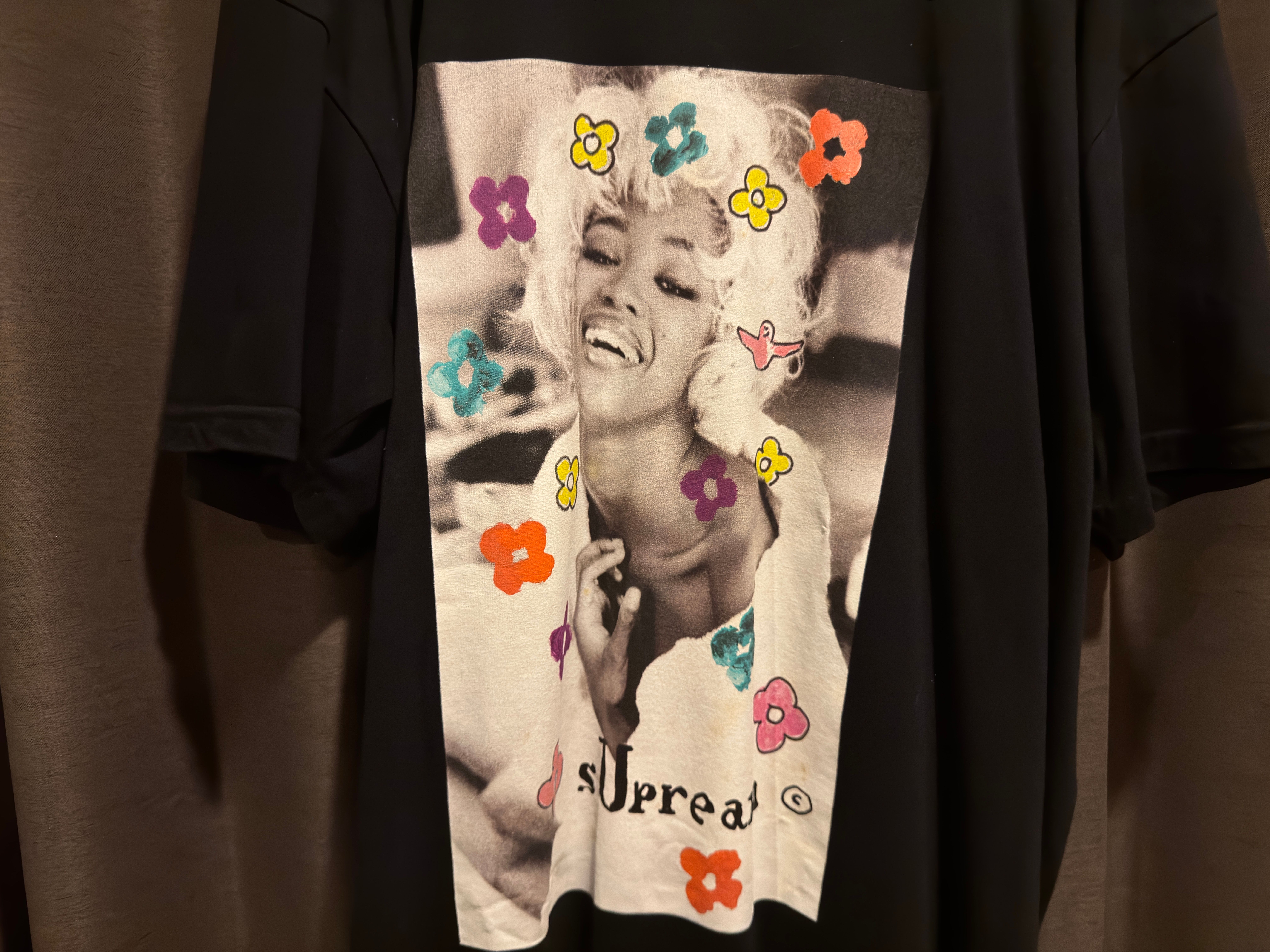 シュプリーム ナオミ Tシャツ "ブラック"