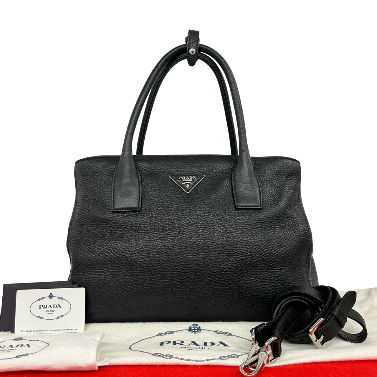 PRADA プラダ 三角ロゴ 金具 レザー ショルダーバッグ ブラック
 35687
