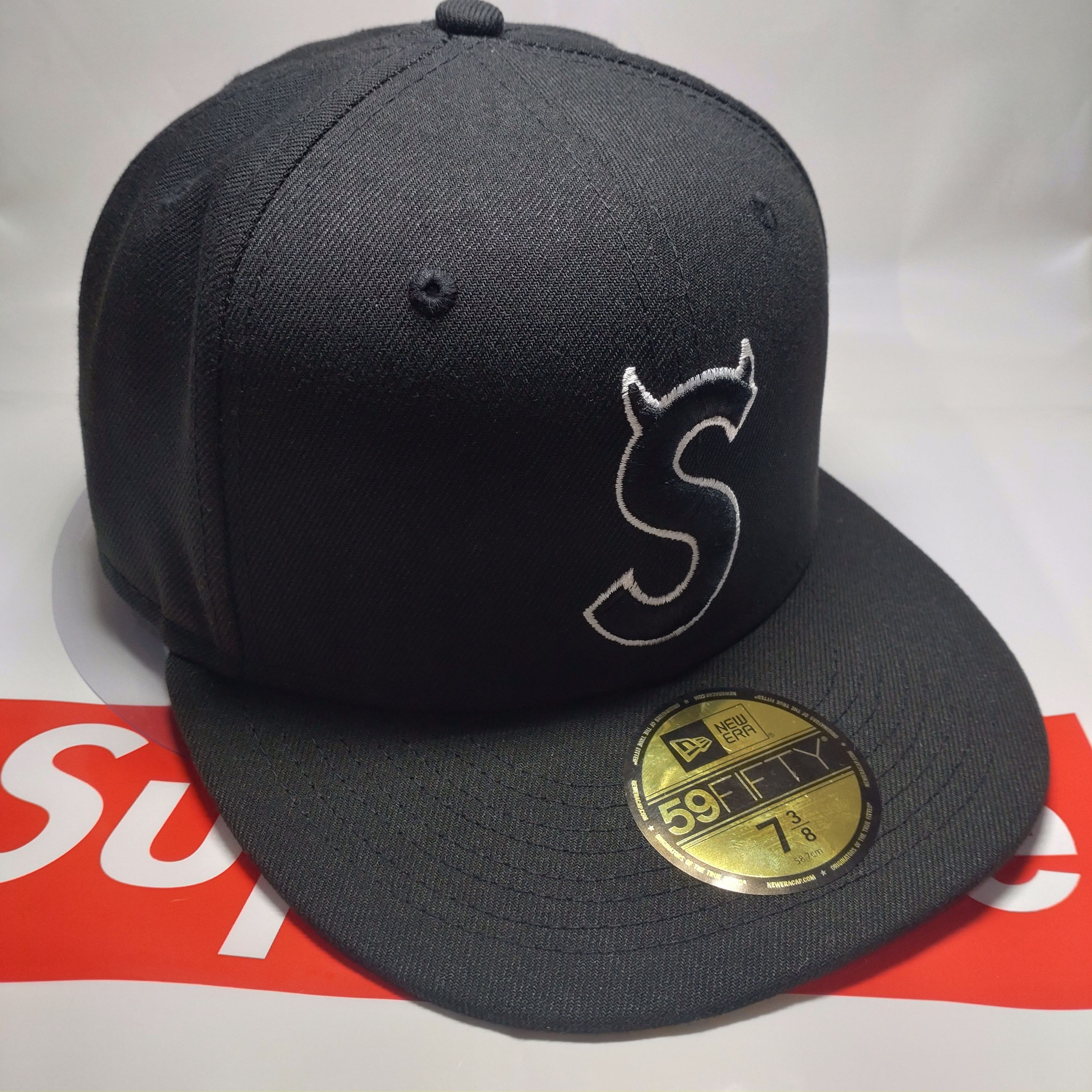 Supreme S Logo New Era "Black" (22FW)