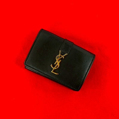 SAINT LAURENT PARIS サンローランパリ オリガミ タイニーウォレット YSL ロゴ 金具 レザー 三つ折り財布 ブラック
79497