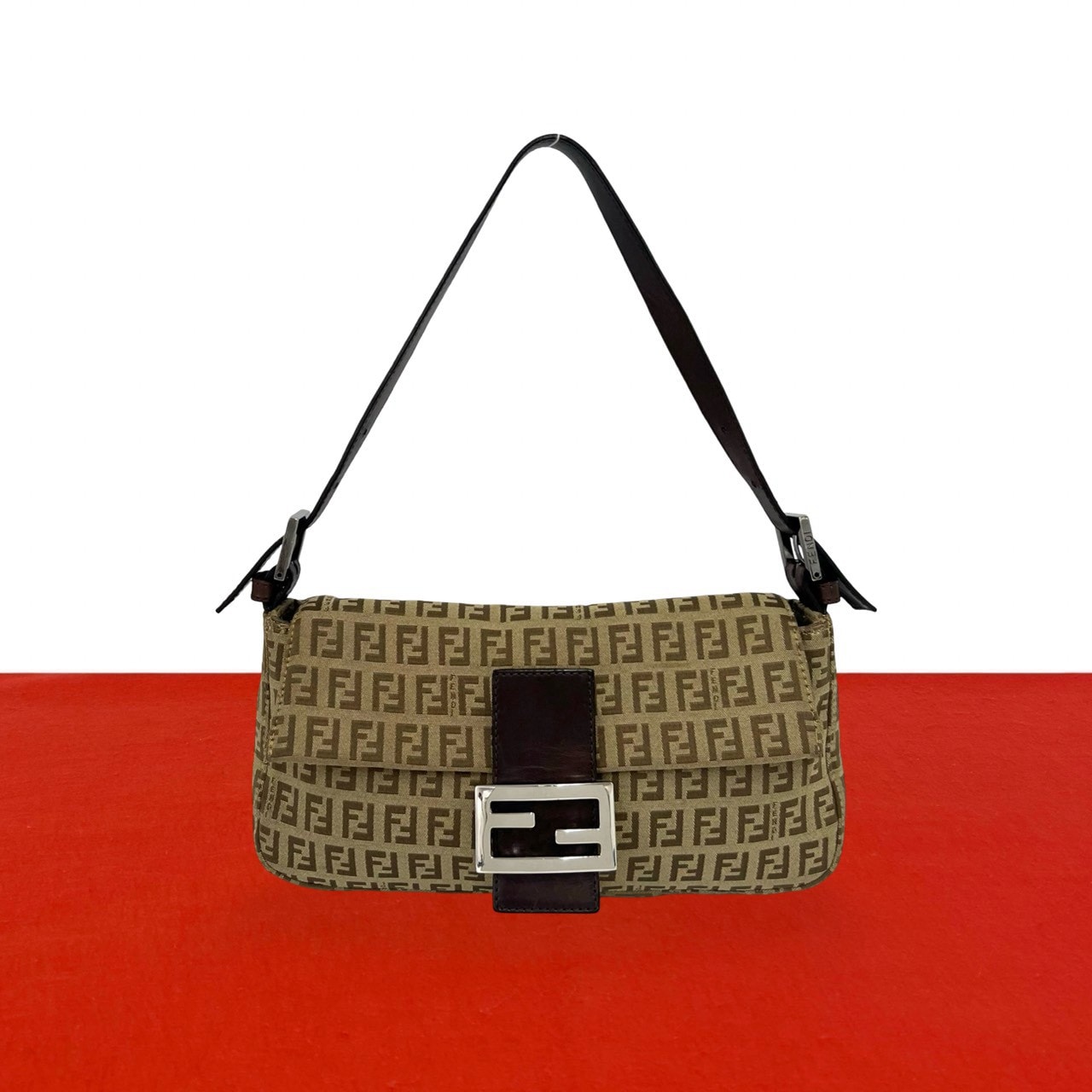 FENDI フェンディ ズッキーノ FF 柄 キャンバス レザー ショルダーバッグ ベージュ
 04680