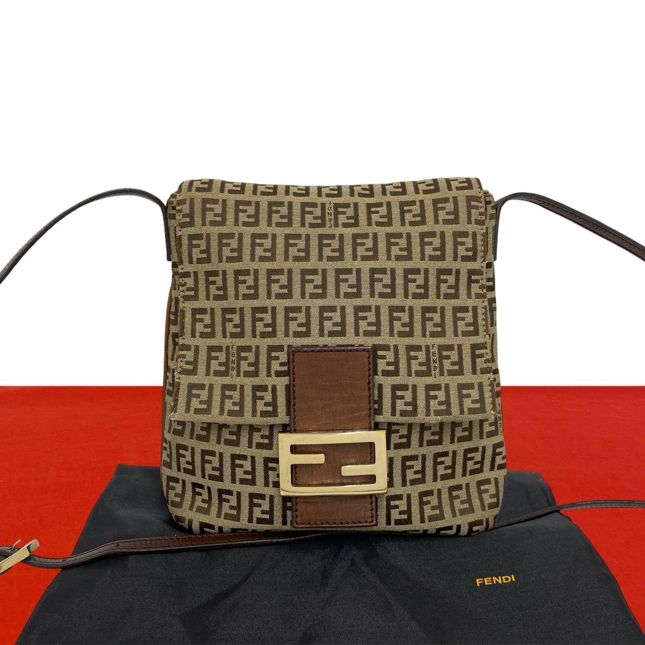 FENDI フェンディ ズッキーノ FF 柄 キャンバス レザー ショルダーバッグ ブラウン
37208
