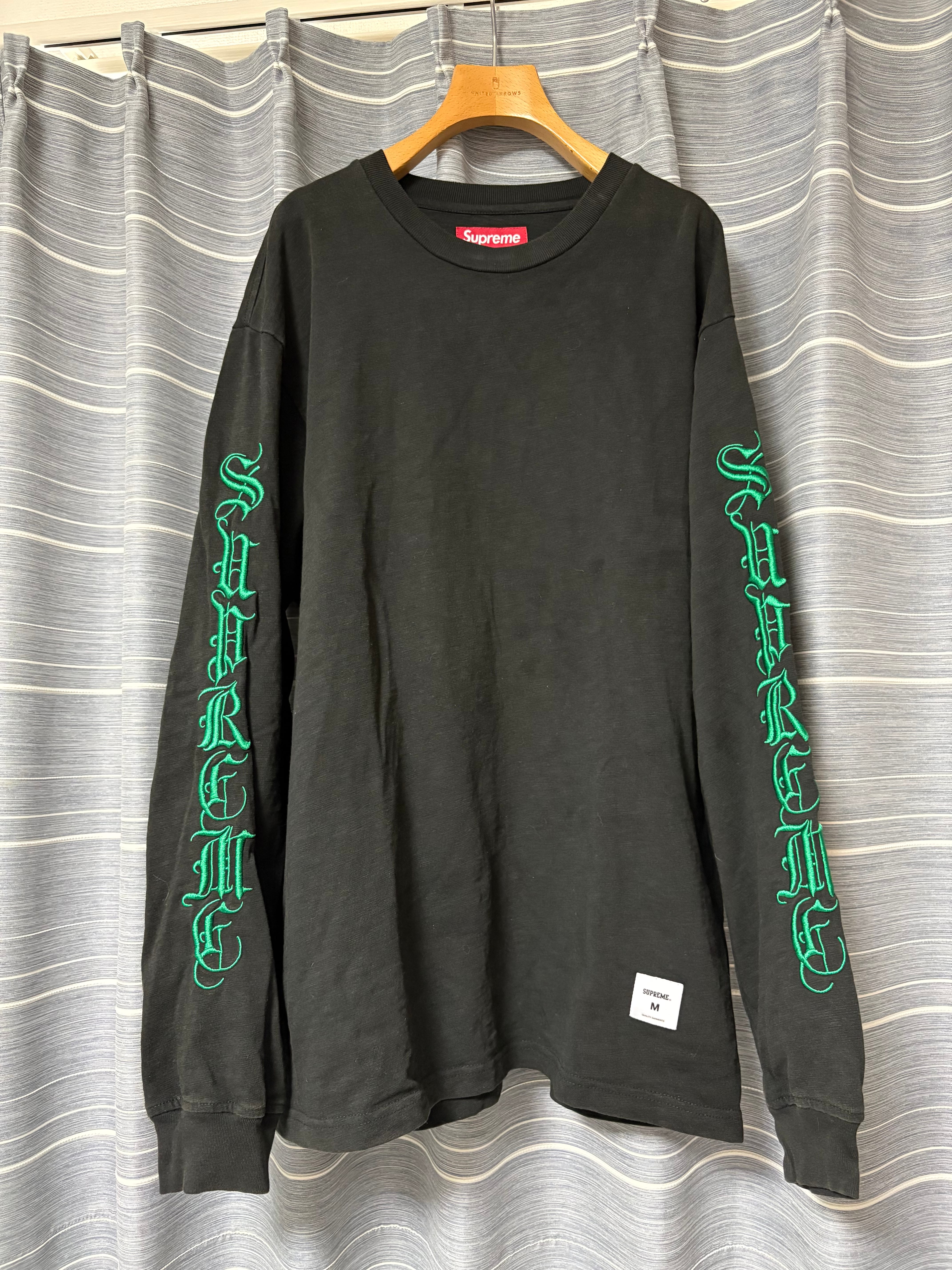 Supreme Old English L/S Top 