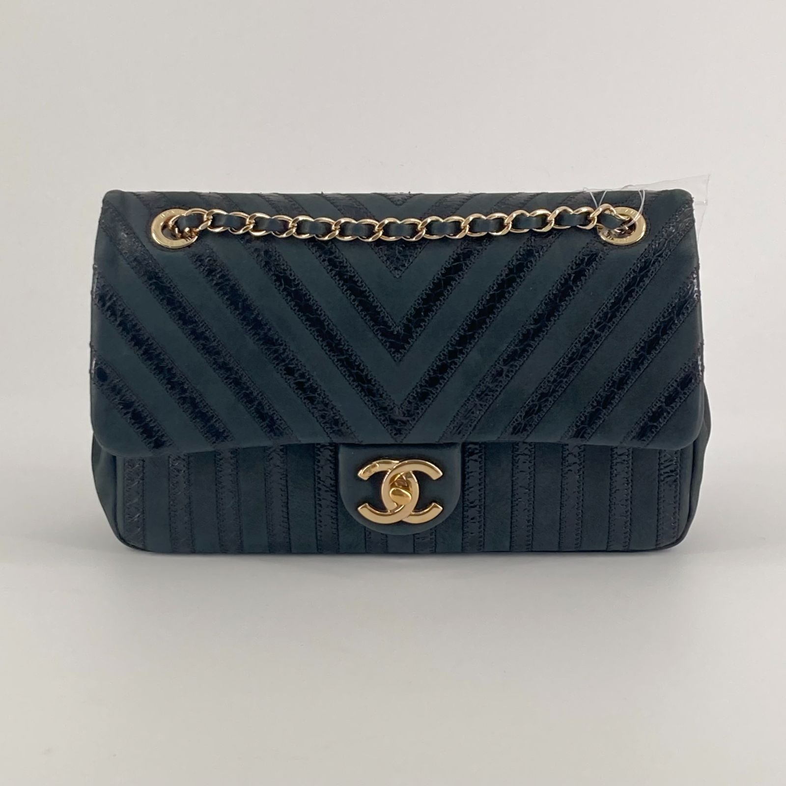 CHANEL(シャネル)ココマーク チェーン ショルダー  Vステッチ バッグ 26番台 ブラック