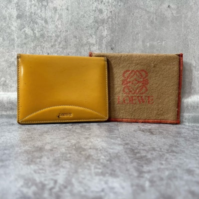 【LOEWE】ロエベ パスケース 袋付き カードケース レザー マスタードイエロー ロゴ刻印 定期入れ 名刺入れ メンズ レディース ユニセックス