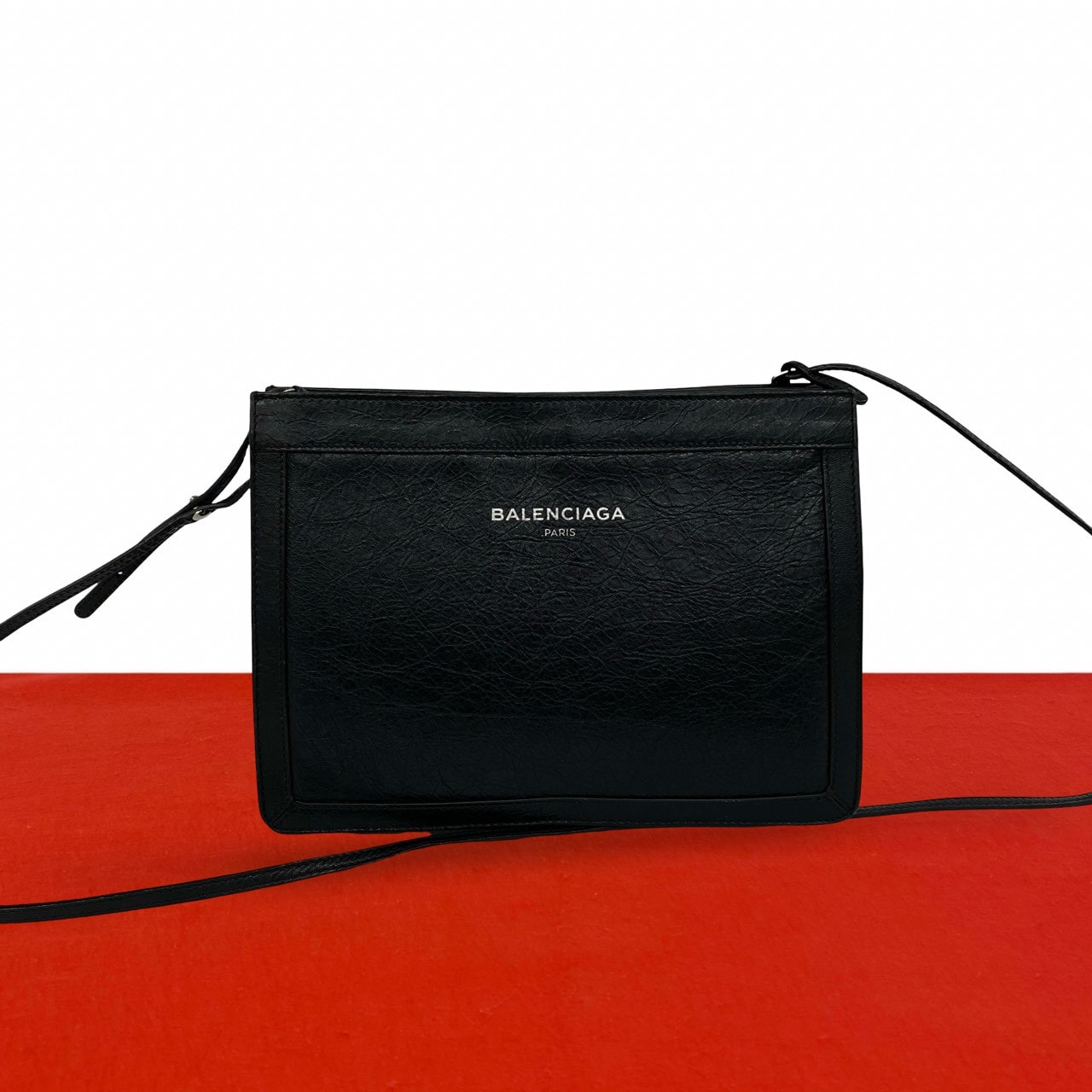 BALENCIAGA バレンシアガ ネイビーポシェット レザー ショルダーバッグ ブラック
 29832