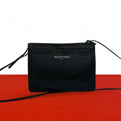 BALENCIAGA バレンシアガ ネイビーポシェット レザー ショルダーバッグ ブラック
29832