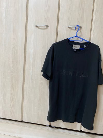 FEAR OF GOD ESSENTIALS 3D Silicon Applique Boxy T-Shirt "Black"