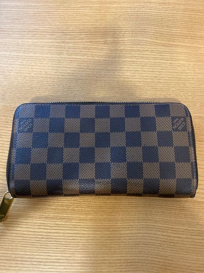 Louis Vuitton Zippy Wallet Damier