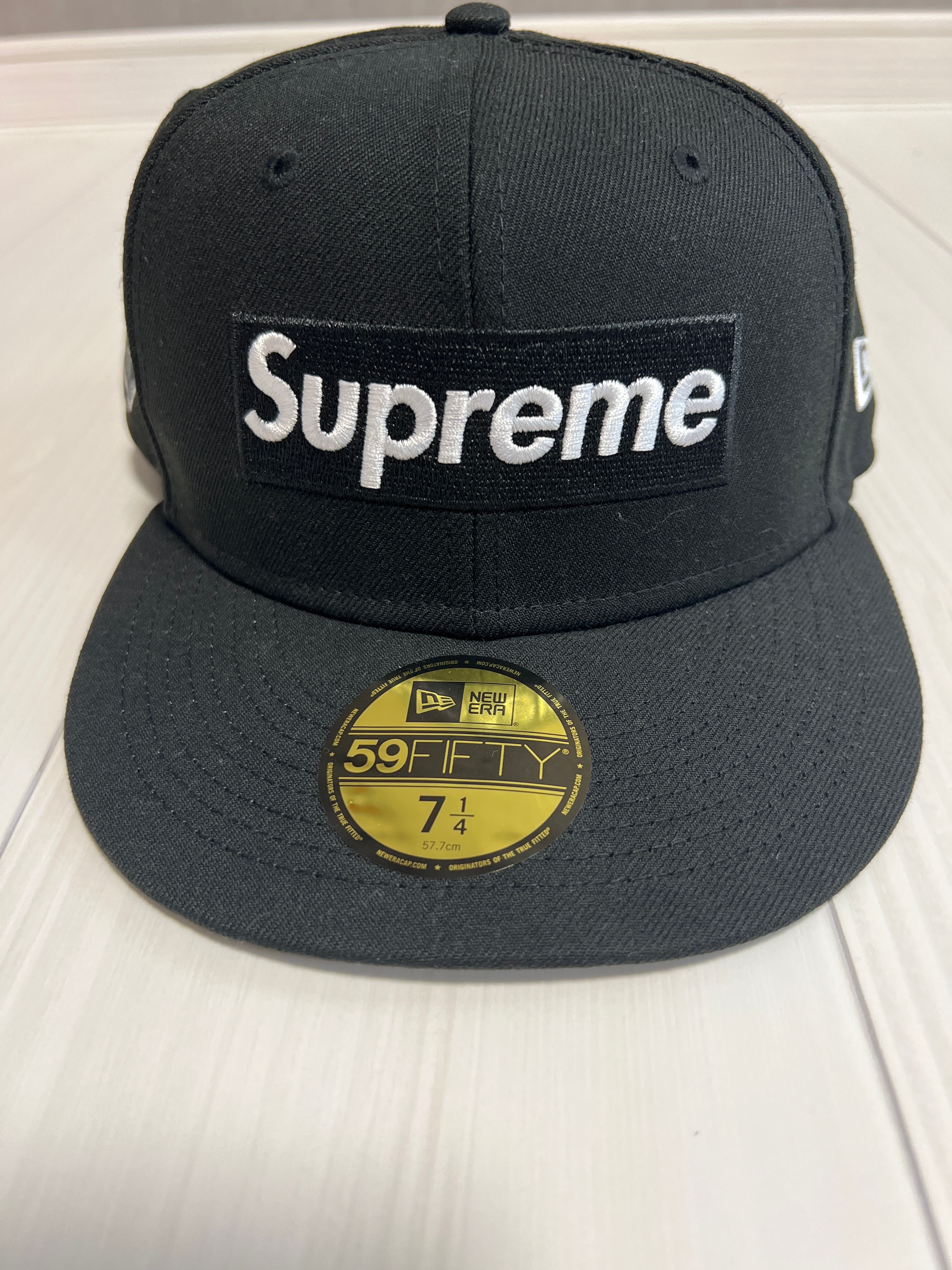 Supreme Money Box Logo New Era "Black"