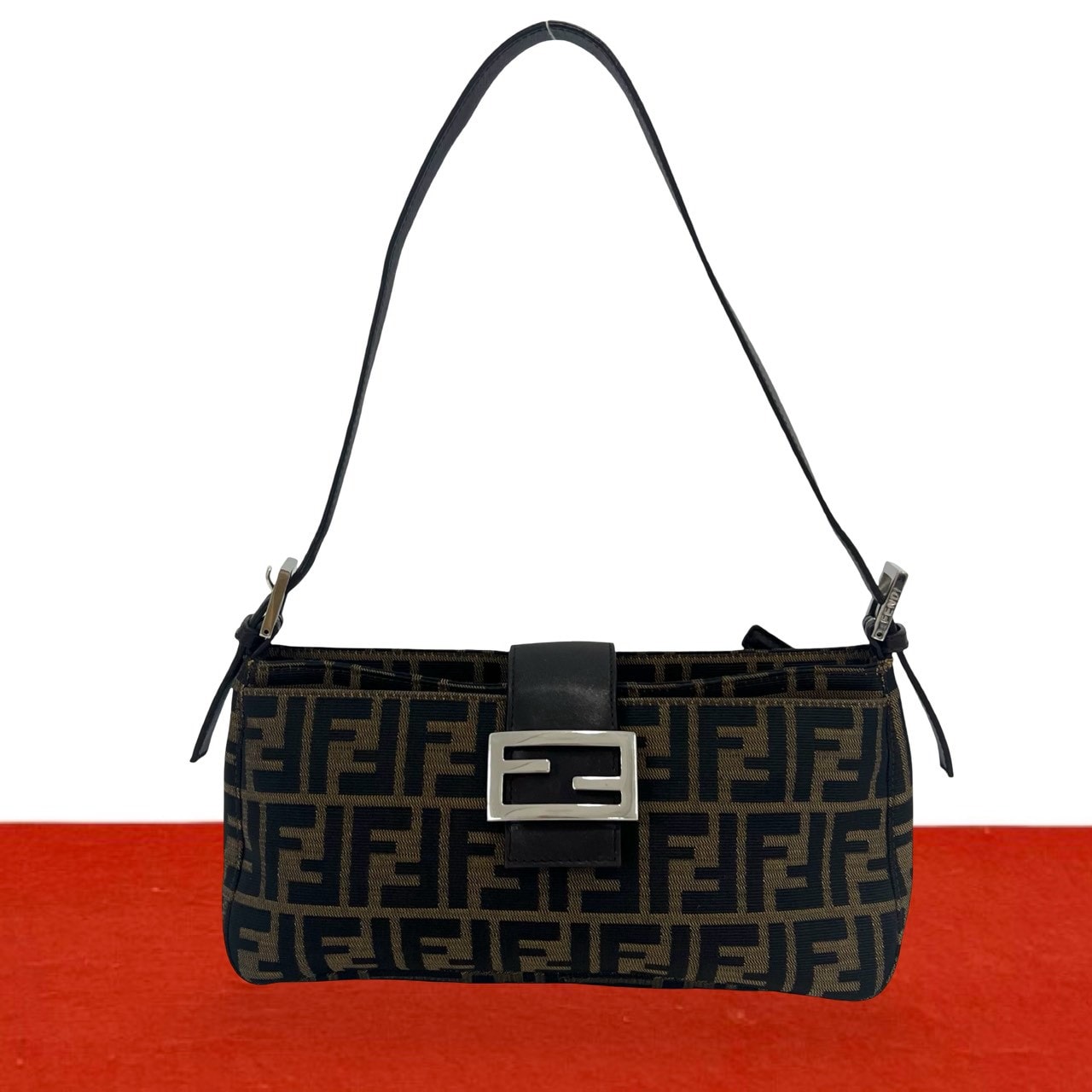 FENDI フェンディ ズッカ FF 柄 キャンバス レザー ショルダーバッグ ブラウン
15576