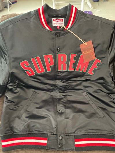 Supreme / Mitchell & Ness® Satin Varsity Jacket "Black"